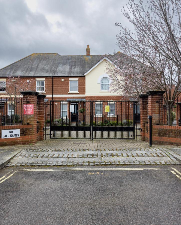 Charming 3-Bed House With 1 Parking Space Canterbury Exterior photo